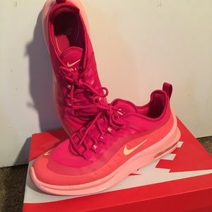 Nike Women’s Air Max Axis Ankle-High Running Shoes